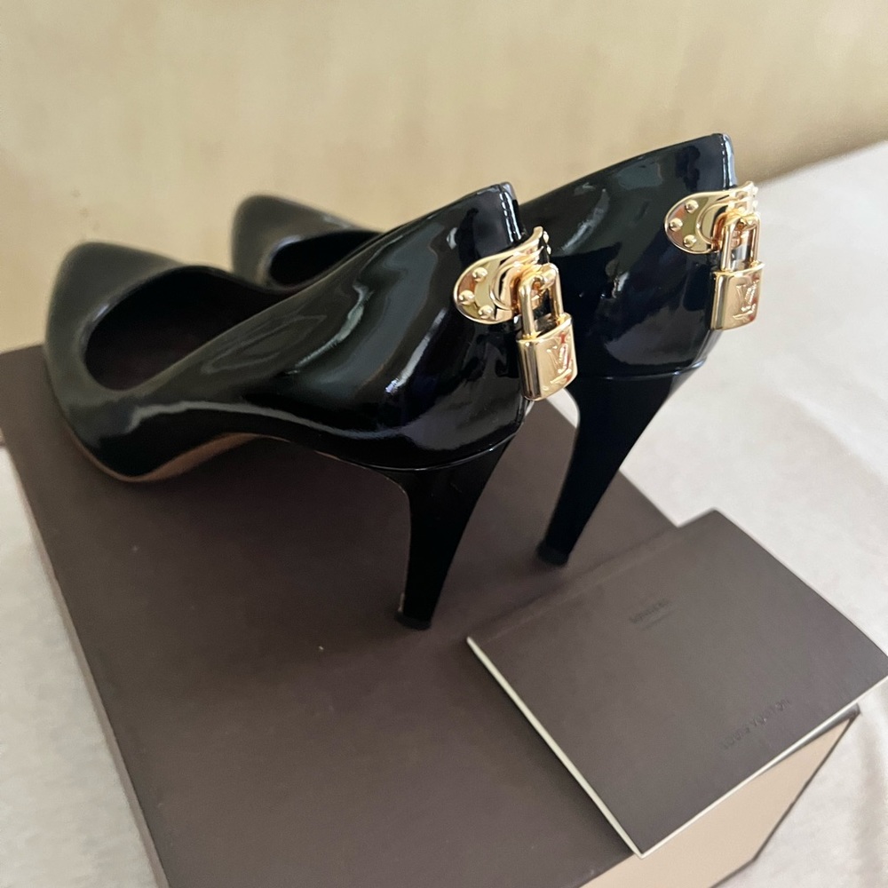Louis Vuitton Black Padlock Iconic Lv Heels Pumps